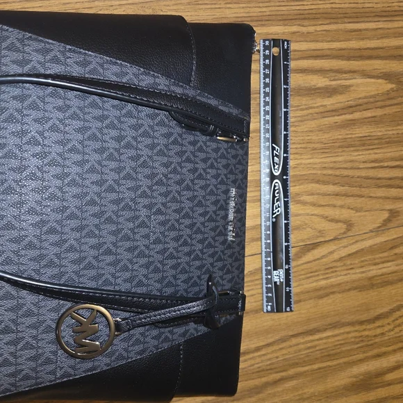 Brand new Michael Kors purse - Picture 5 of 5